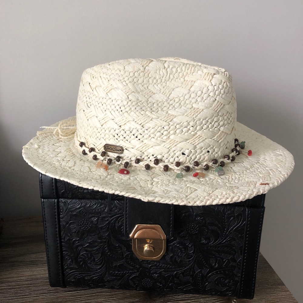 Beach Hat - Picture 2 of 6